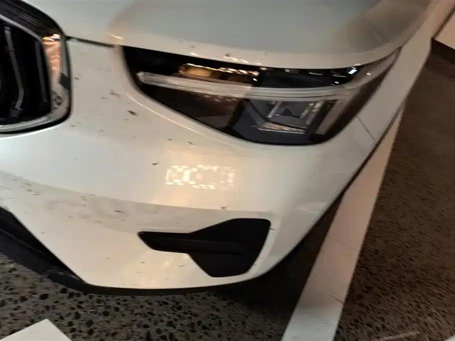2024 Volvo XC40 B3 Inscription Luxury Edition — миниатюра 5