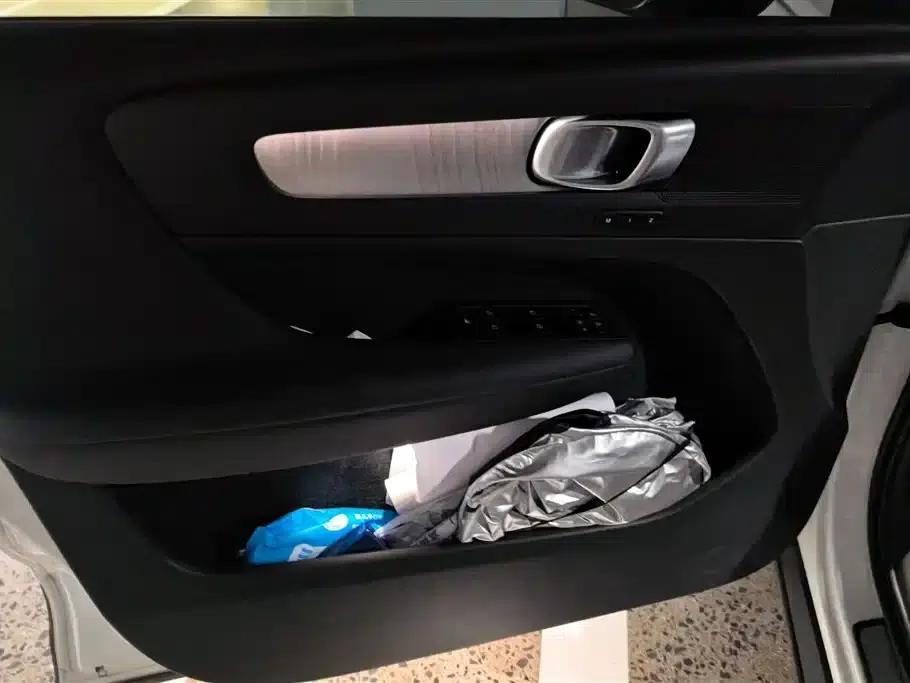 2024 Volvo XC40 B3 Inscription Luxury Edition — миниатюра 7