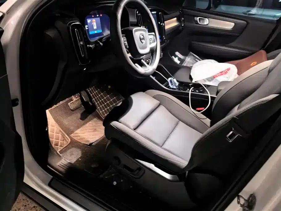 2024 Volvo XC40 B3 Inscription Luxury Edition — миниатюра 9