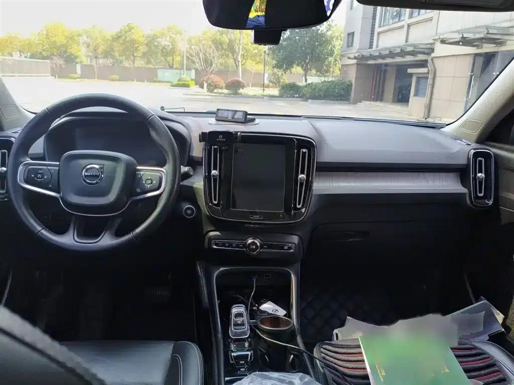 2021 Volvo XC40 T4 AWD Inscription Luxury Edition — миниатюра 13
