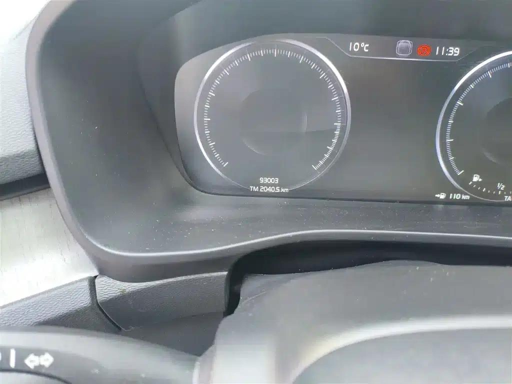 2021 Volvo XC40 T4 AWD Inscription Luxury Edition — миниатюра 5