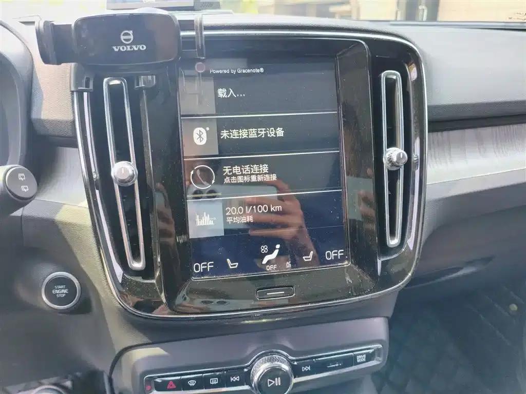 2021 Volvo XC40 T4 AWD Inscription Luxury Edition — миниатюра 6