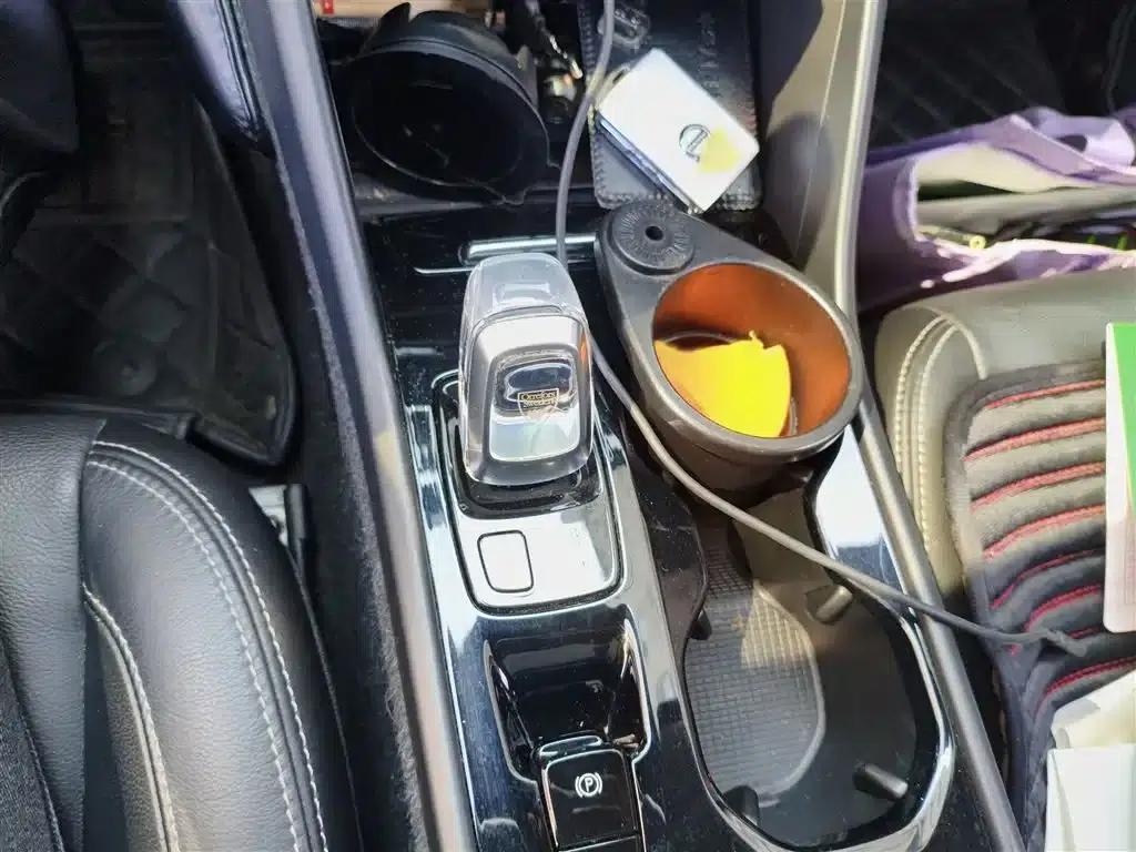 2021 Volvo XC40 T4 AWD Inscription Luxury Edition — миниатюра 7