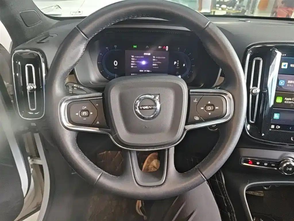 2024 Volvo XC40 B3 Inscription Luxury Edition — миниатюра 11