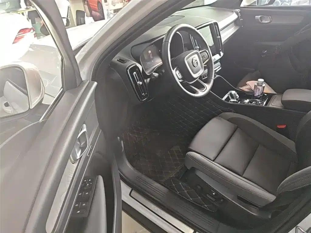 2024 Volvo XC40 B3 Inscription Luxury Edition — миниатюра 16