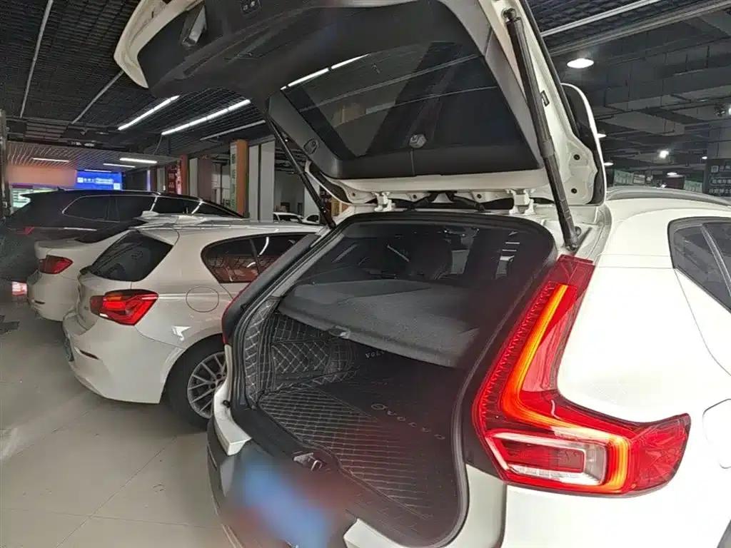 2024 Volvo XC40 B3 Inscription Luxury Edition — миниатюра 19