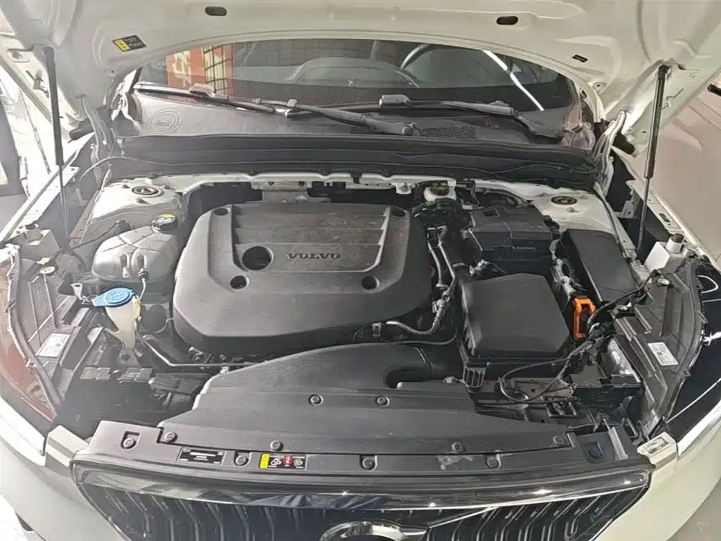 2024 Volvo XC40 B3 Inscription Luxury Edition — миниатюра 20