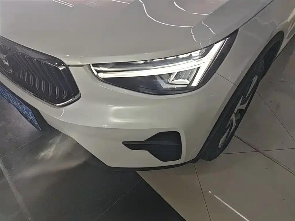 2024 Volvo XC40 B3 Inscription Luxury Edition — миниатюра 24