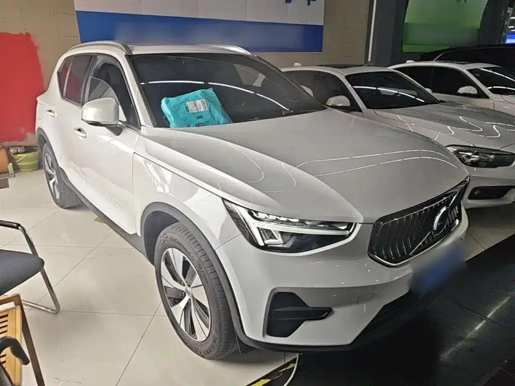 2024 Volvo XC40 B3 Inscription Luxury Edition — миниатюра 4