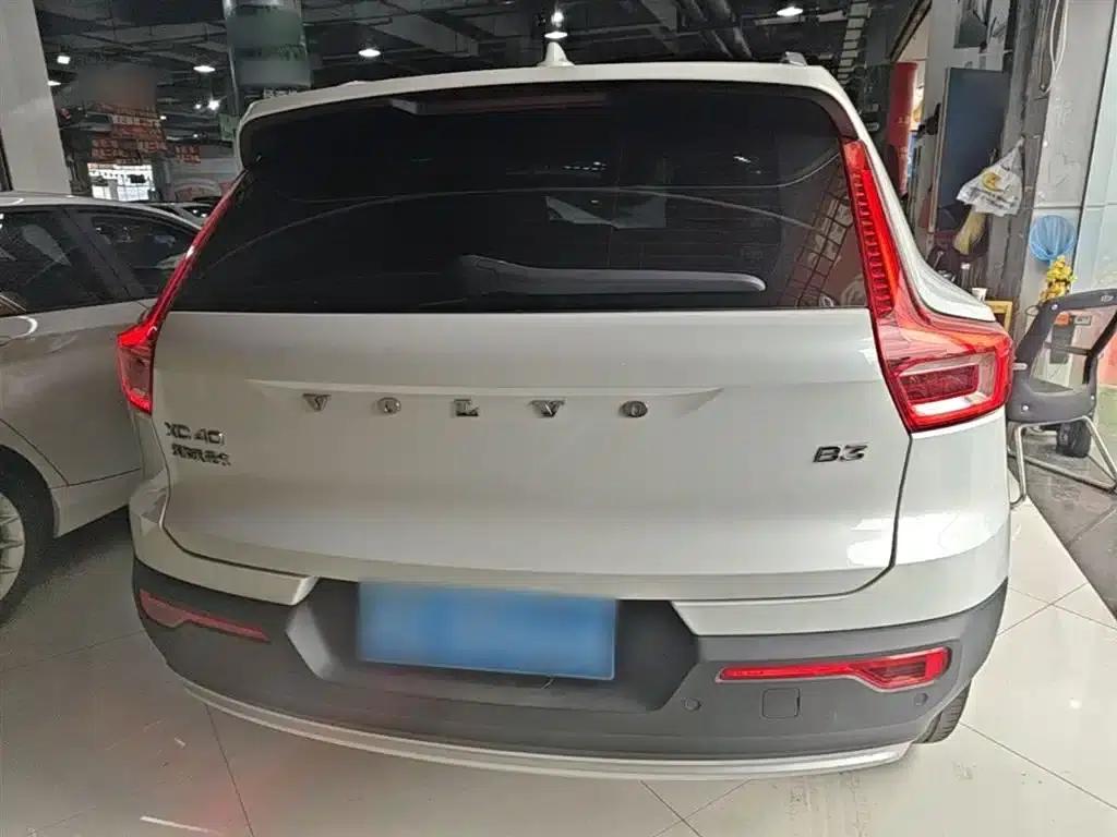 2024 Volvo XC40 B3 Inscription Luxury Edition — миниатюра 6