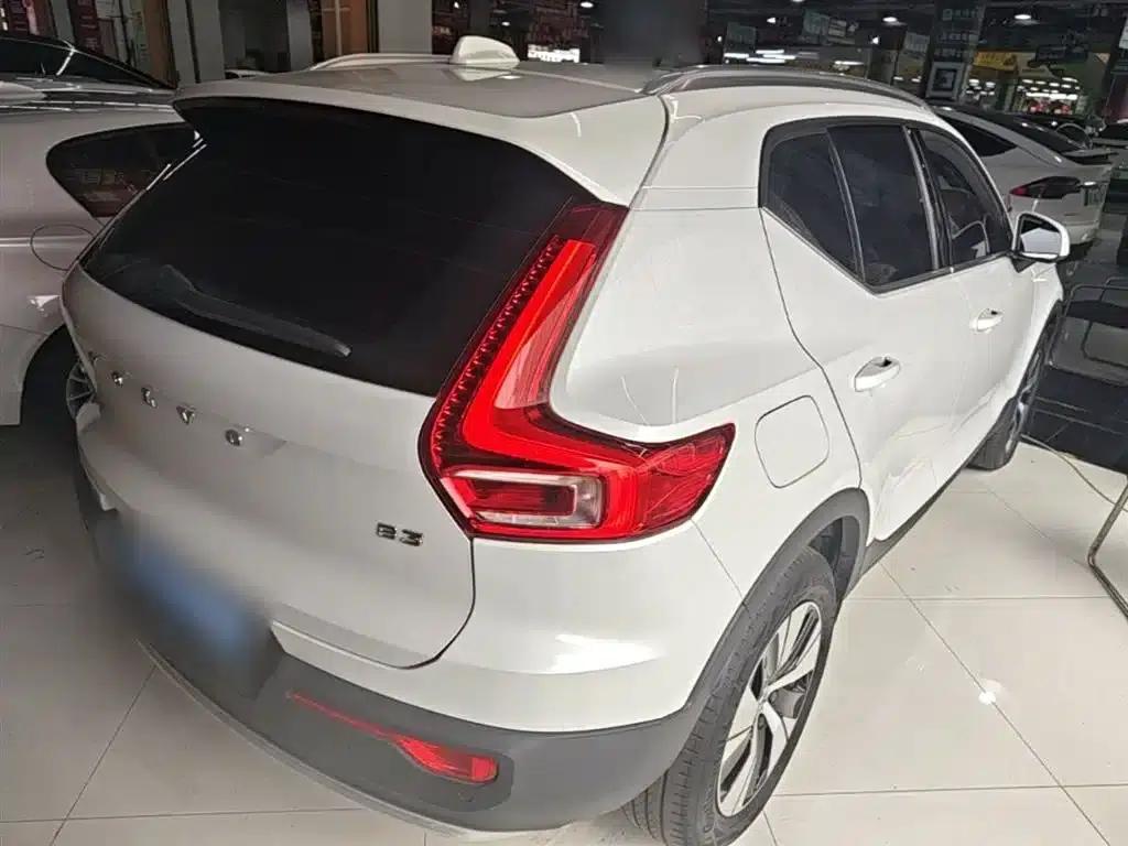 2024 Volvo XC40 B3 Inscription Luxury Edition — миниатюра 7