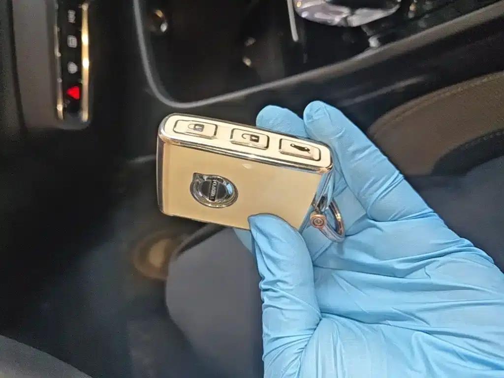 2024 Volvo XC40 B3 Inscription Luxury Edition — миниатюра 9
