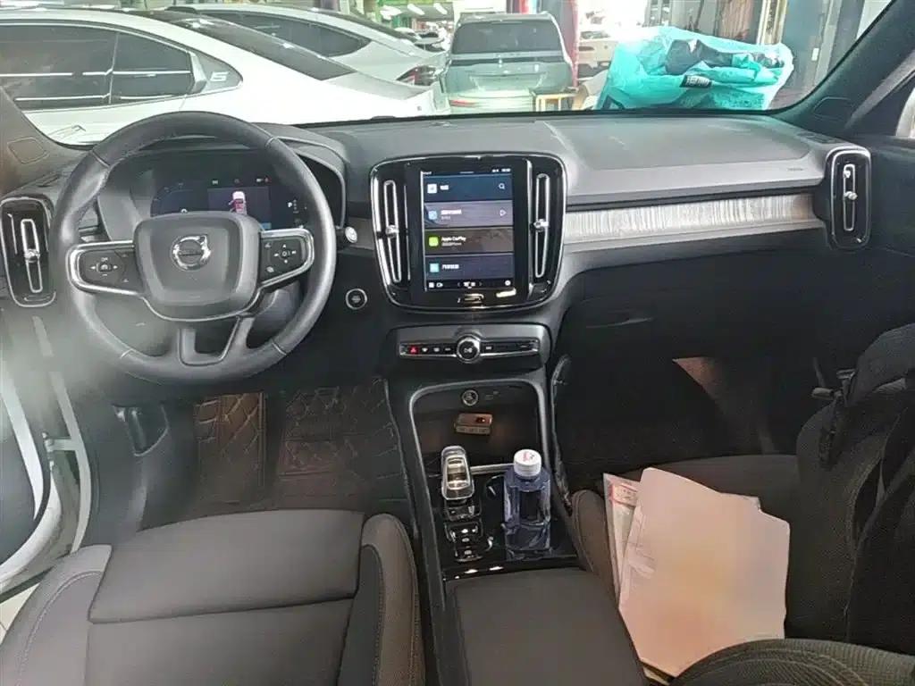 2024 Volvo XC40 B3 Inscription Luxury Edition — миниатюра 10