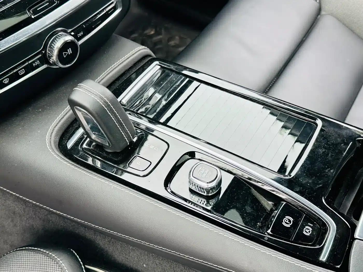2021 Volvo XC60 Plug-in Hybrid T8 E-Drive Hybrid Smart Sport Edition — миниатюра 12