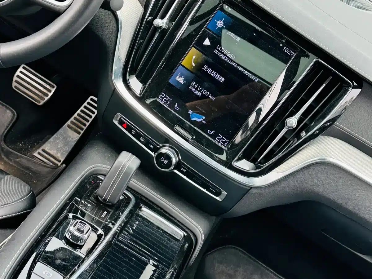 2021 Volvo XC60 Plug-in Hybrid T8 E-Drive Hybrid Smart Sport Edition — миниатюра 16