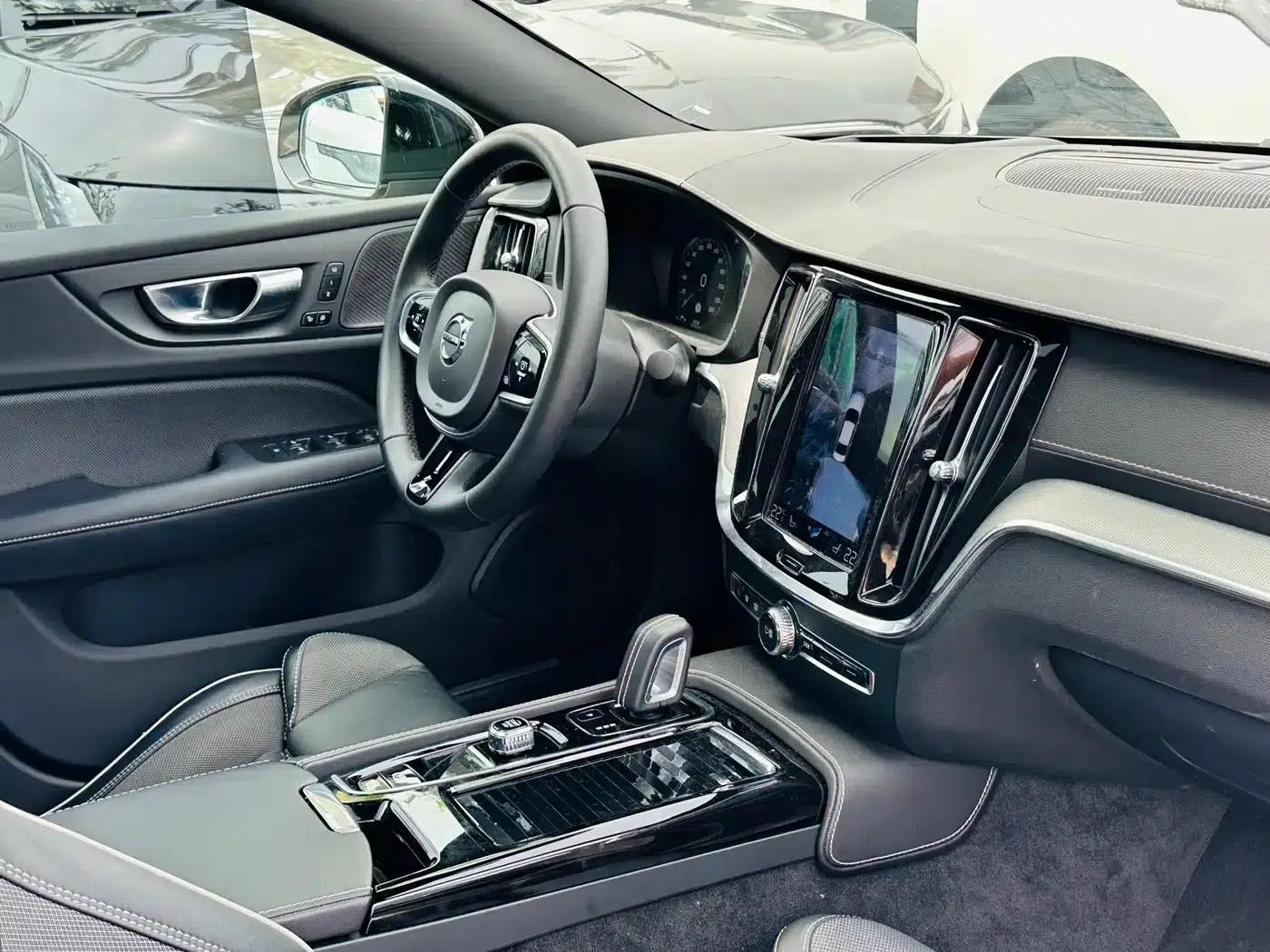 2021 Volvo XC60 Plug-in Hybrid T8 E-Drive Hybrid Smart Sport Edition — миниатюра 21