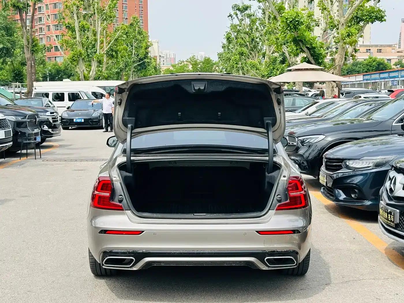 2021 Volvo XC60 Plug-in Hybrid T8 E-Drive Hybrid Smart Sport Edition — миниатюра 24
