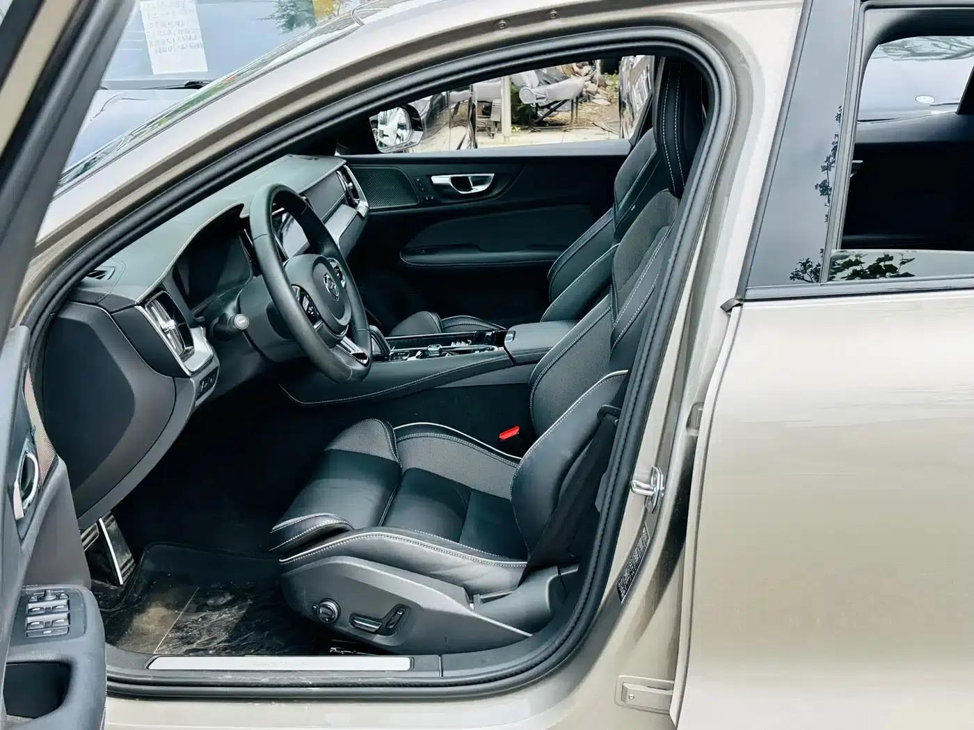 2021 Volvo XC60 Plug-in Hybrid T8 E-Drive Hybrid Smart Sport Edition — миниатюра 7