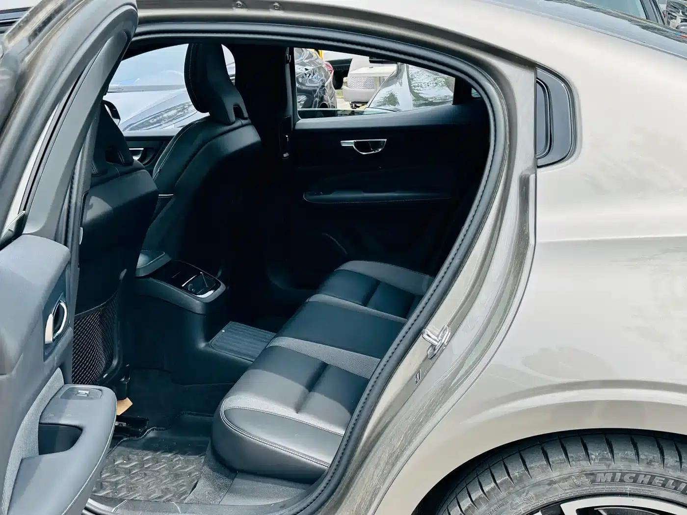 2021 Volvo XC60 Plug-in Hybrid T8 E-Drive Hybrid Smart Sport Edition — миниатюра 9