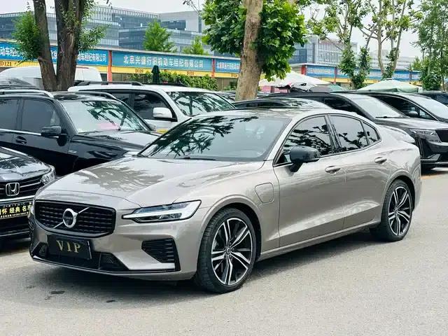 2021 Volvo XC60 Plug-in Hybrid T8 E-Drive Hybrid Smart Sport Edition