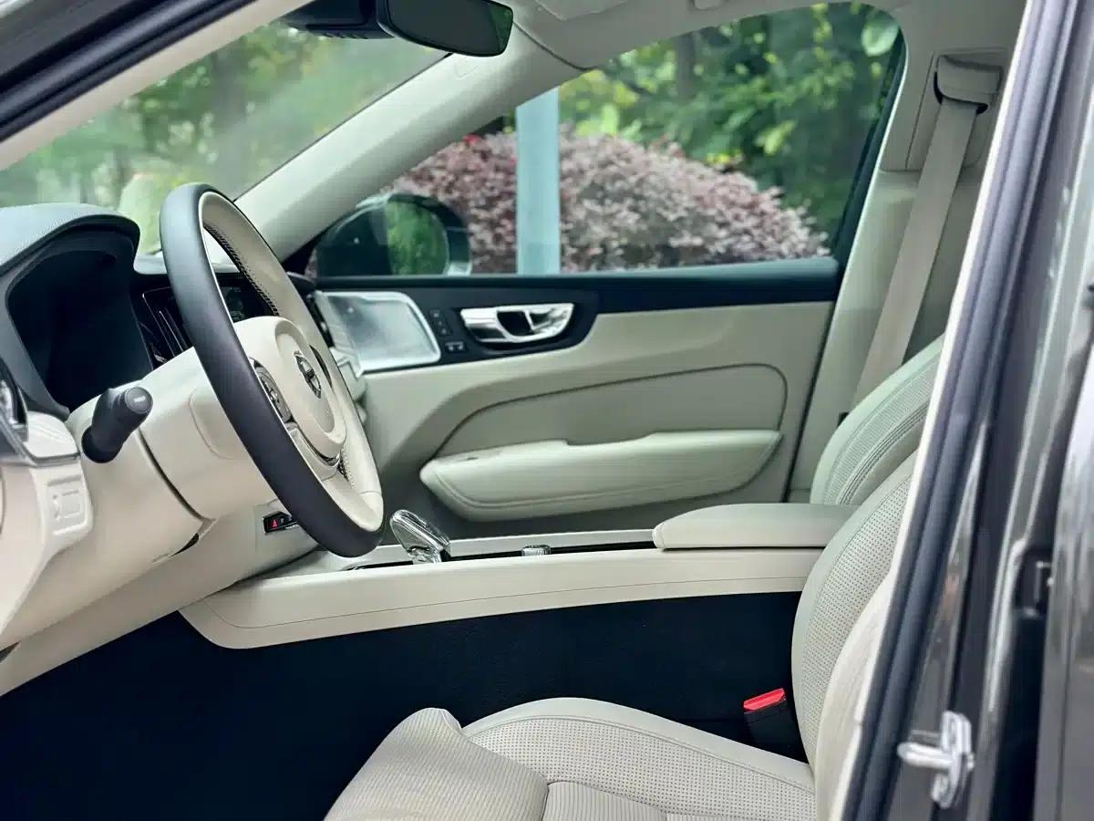 2019 Volvo XC60 Plug-in Hybrid T8 E-Drive Hybrid Premium Luxury Edition (China VI Emission Standard) — миниатюра 32