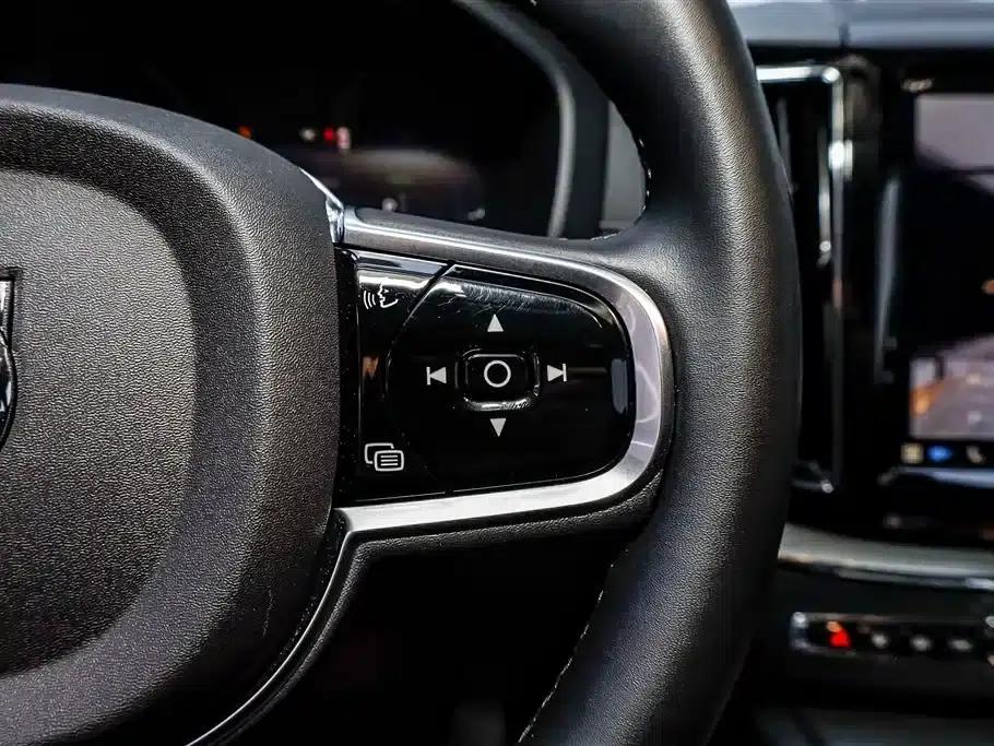 2024 Volvo XC60 Plug-in Hybrid T8 Plug-in Hybrid Long Range AWD Smart Night Edition — миниатюра 23