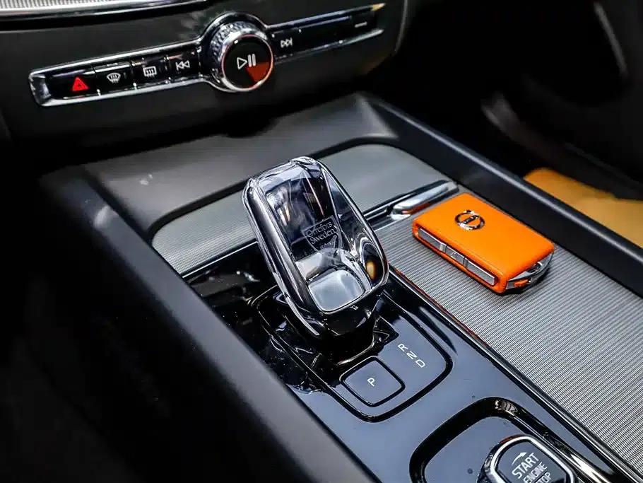 2024 Volvo XC60 Plug-in Hybrid T8 Plug-in Hybrid Long Range AWD Smart Night Edition — миниатюра 24