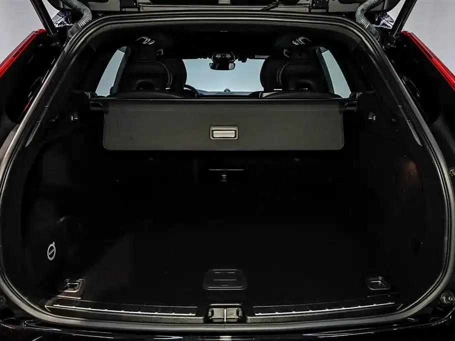 2024 Volvo XC60 Plug-in Hybrid T8 Plug-in Hybrid Long Range AWD Smart Night Edition — миниатюра 27