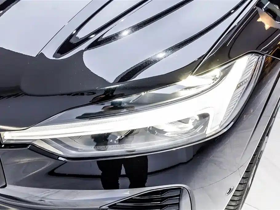 2024 Volvo XC60 Plug-in Hybrid T8 Plug-in Hybrid Long Range AWD Smart Night Edition — миниатюра 33