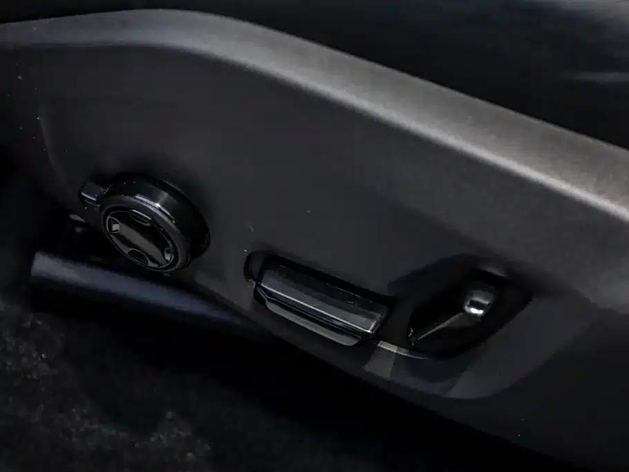 2024 Volvo XC60 Plug-in Hybrid T8 Plug-in Hybrid Long Range AWD Smart Night Edition — миниатюра 6