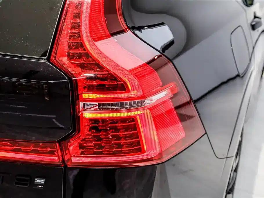 2024 Volvo XC60 Plug-in Hybrid T8 Plug-in Hybrid Long Range AWD Smart Night Edition — миниатюра 8