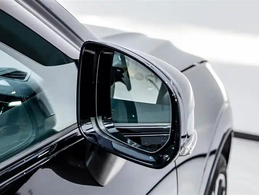 2024 Volvo XC60 Plug-in Hybrid T8 Plug-in Hybrid Long Range AWD Smart Night Edition — миниатюра 9