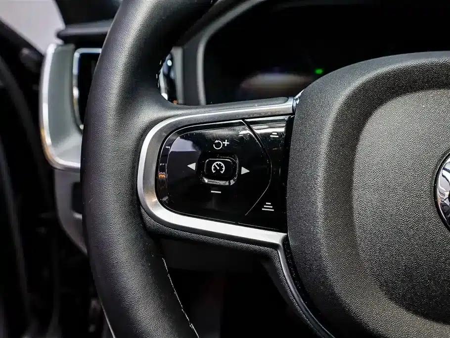 2024 Volvo XC60 Plug-in Hybrid T8 Plug-in Hybrid Long Range AWD Smart Night Edition — миниатюра 13