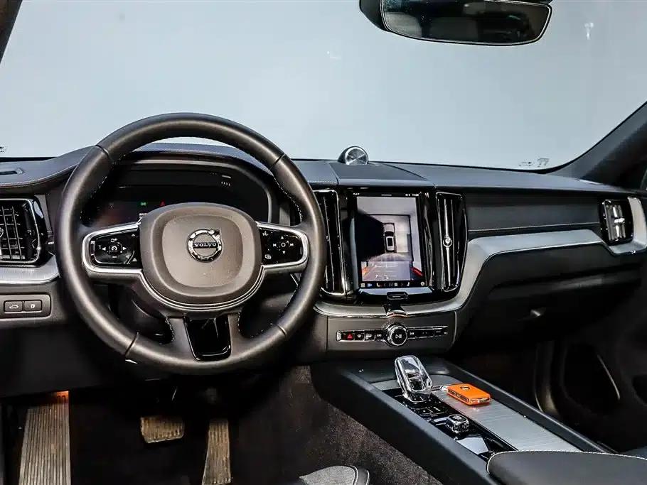 2024 Volvo XC60 Plug-in Hybrid T8 Plug-in Hybrid Long Range AWD Smart Night Edition — миниатюра 21