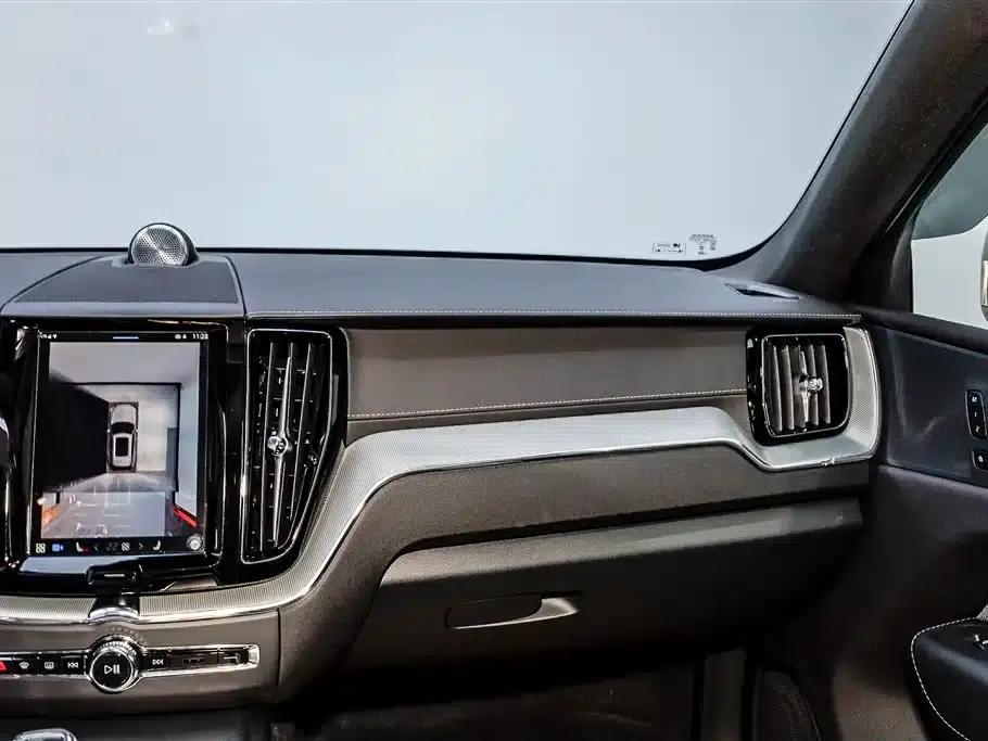 2024 Volvo XC60 Plug-in Hybrid T8 Plug-in Hybrid Long Range AWD Smart Night Edition — миниатюра 25