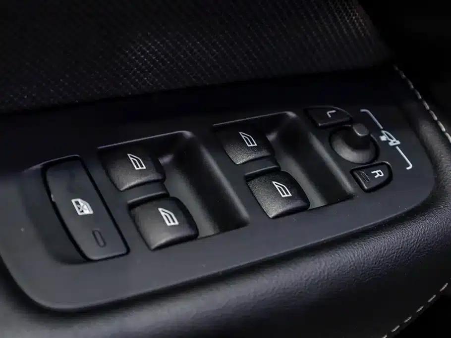 2024 Volvo XC60 Plug-in Hybrid T8 Plug-in Hybrid Long Range AWD Smart Night Edition — миниатюра 10