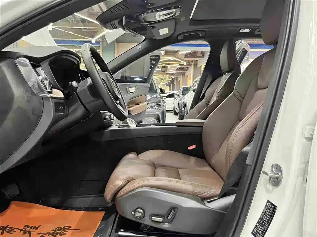2025 Volvo XC60 Plug-in Hybrid, Long Range AWD Inscription Luxury Edition — миниатюра 11