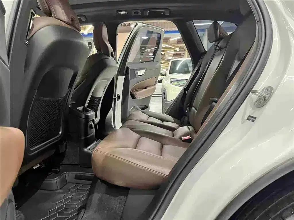 2025 Volvo XC60 Plug-in Hybrid, Long Range AWD Inscription Luxury Edition — миниатюра 12