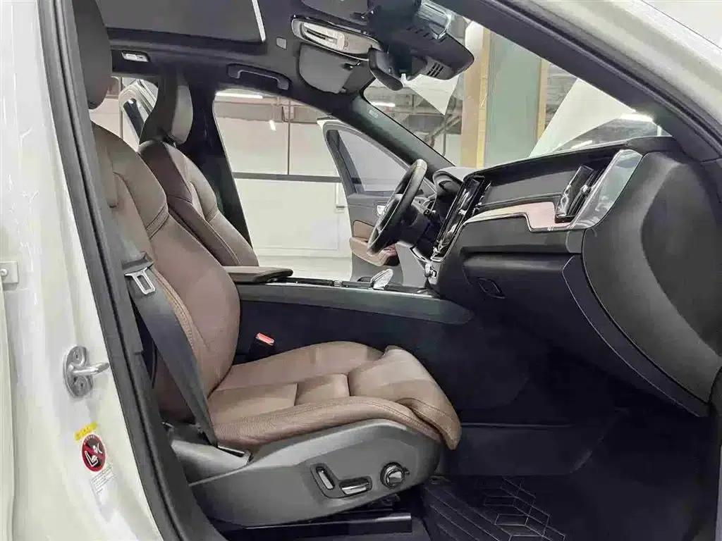 2025 Volvo XC60 Plug-in Hybrid, Long Range AWD Inscription Luxury Edition — миниатюра 13