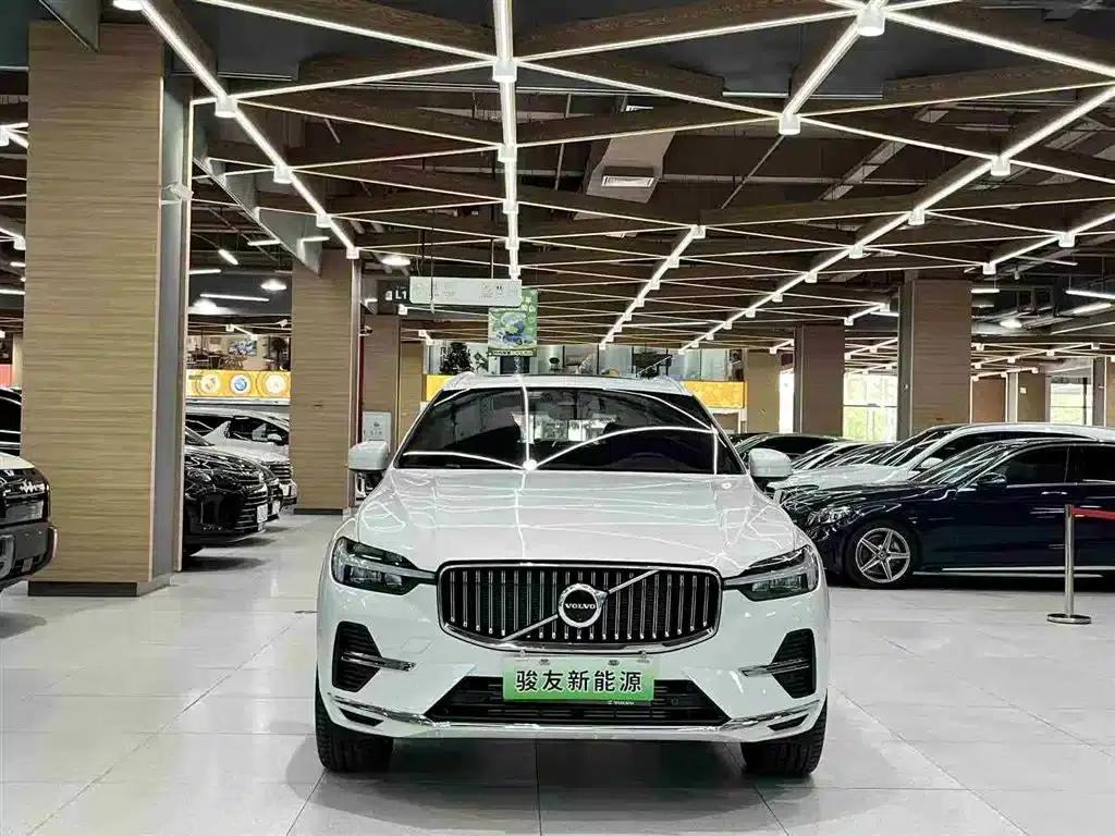 2025 Volvo XC60 Plug-in Hybrid, Long Range AWD Inscription Luxury Edition — миниатюра 3