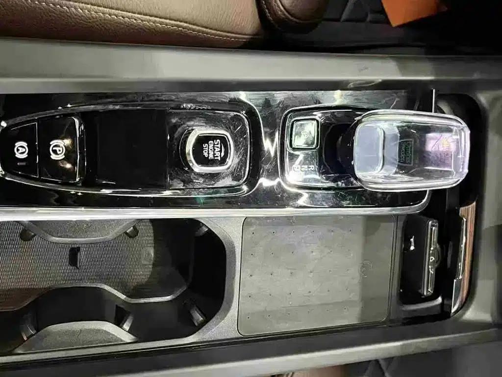 2025 Volvo XC60 Plug-in Hybrid, Long Range AWD Inscription Luxury Edition — миниатюра 21