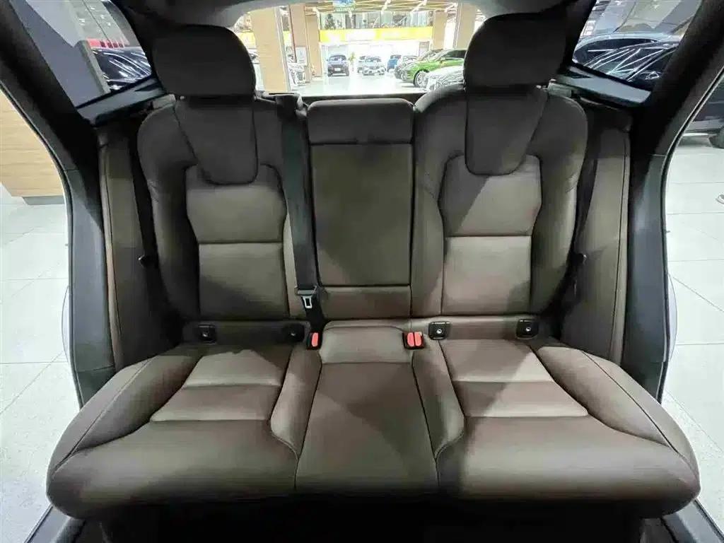 2025 Volvo XC60 Plug-in Hybrid, Long Range AWD Inscription Luxury Edition — миниатюра 23