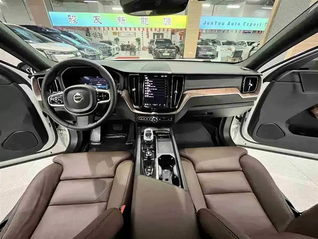 2025 Volvo XC60 Plug-in Hybrid, Long Range AWD Inscription Luxury Edition — миниатюра 24