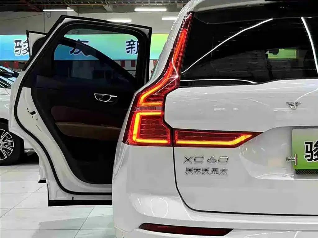 2025 Volvo XC60 Plug-in Hybrid, Long Range AWD Inscription Luxury Edition — миниатюра 26