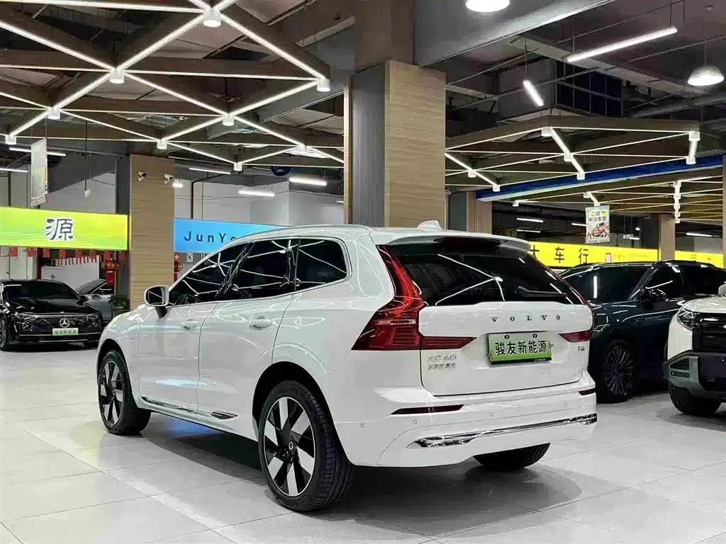 2025 Volvo XC60 Plug-in Hybrid, Long Range AWD Inscription Luxury Edition — миниатюра 4