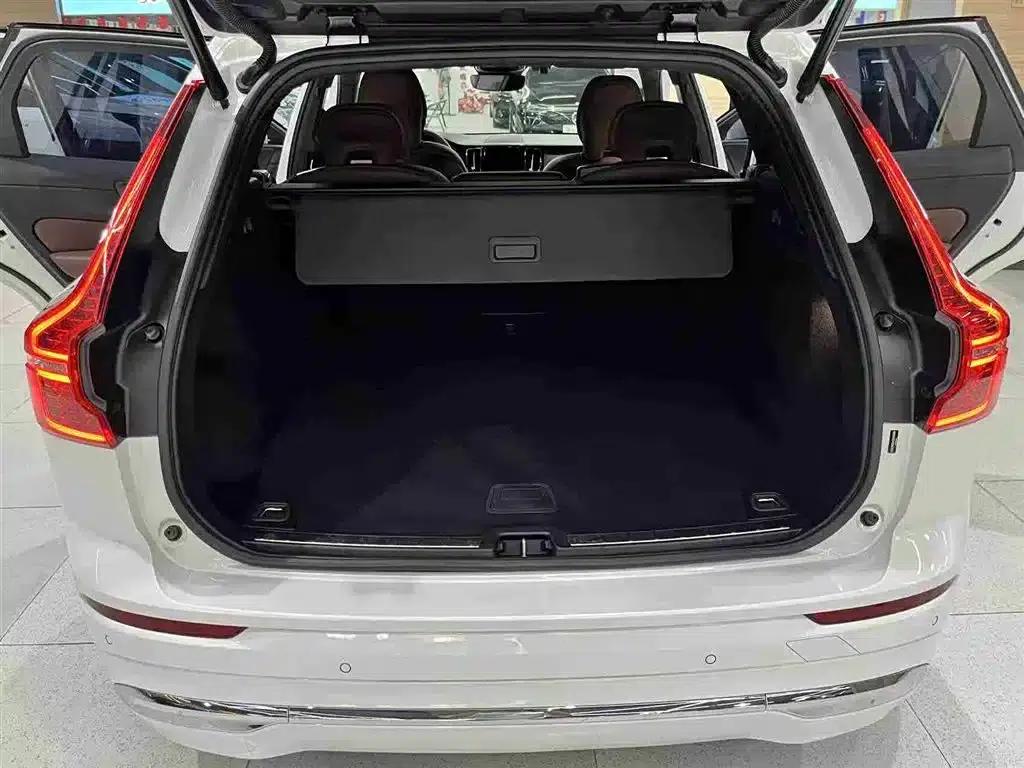 2025 Volvo XC60 Plug-in Hybrid, Long Range AWD Inscription Luxury Edition — миниатюра 9