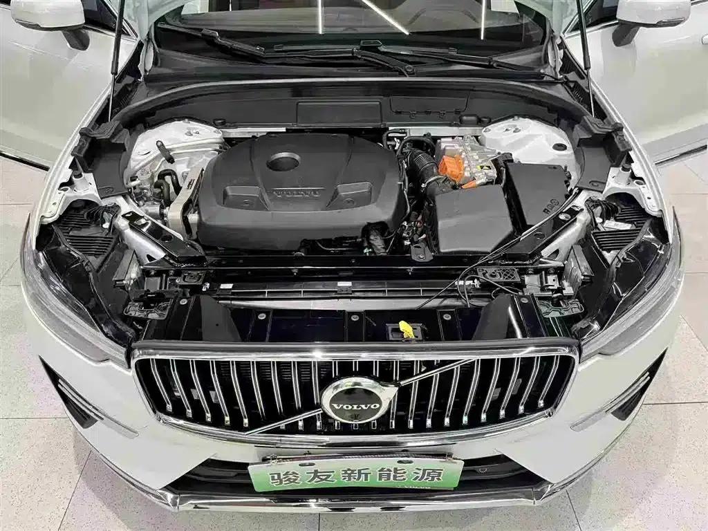 2025 Volvo XC60 Plug-in Hybrid, Long Range AWD Inscription Luxury Edition — миниатюра 10