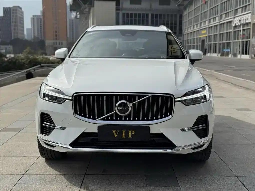 2025 Volvo XC60 Plug-in Hybrid, Long Range AWD Inscription Luxury Edition — миниатюра 2