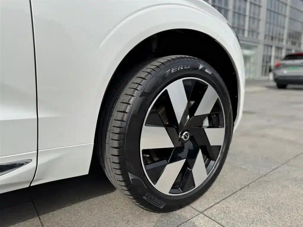 2025 Volvo XC60 Plug-in Hybrid, Long Range AWD Inscription Luxury Edition — миниатюра 11