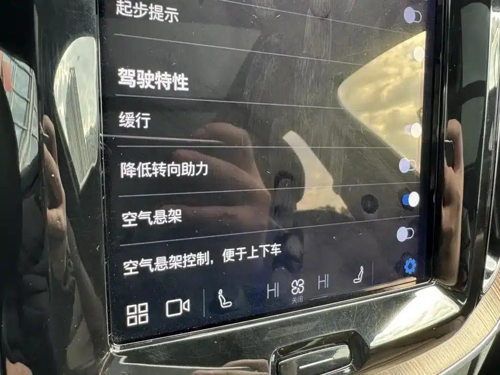 2025 Volvo XC60 Plug-in Hybrid, Long Range AWD Inscription Luxury Edition — миниатюра 14